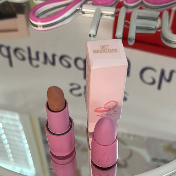 Diet Mannequin Jeffree Star Velvet Trap Lipstick - Picture 3 of 3